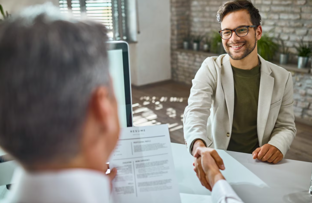 How Do Remote Teams Stay Productive? 2 Hiring Models for Growing Companies