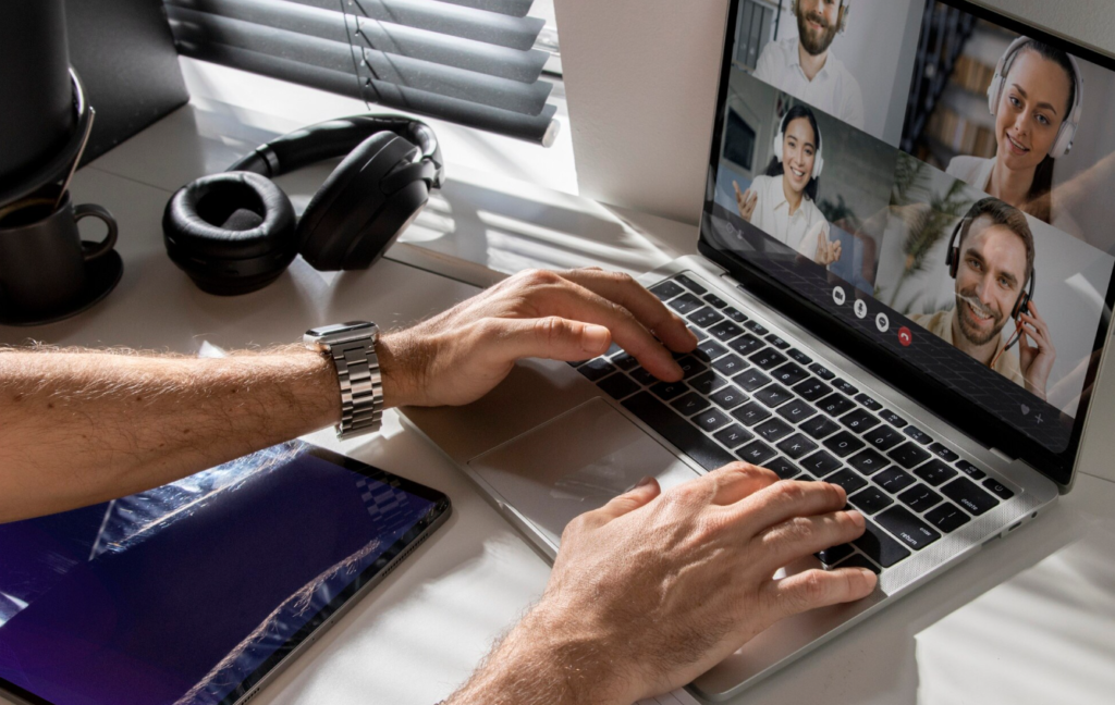 How Remote Teams Stay Connected 1 Remote employee working remotely